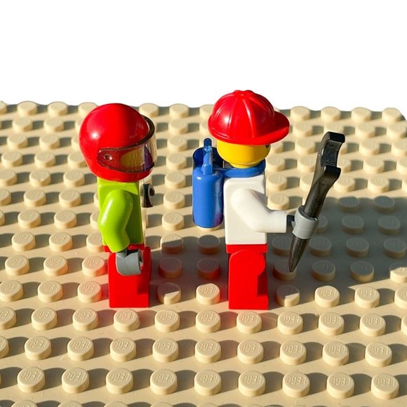 Lot of 2 LEGO Racers Minifigures - Picture 4 of 6